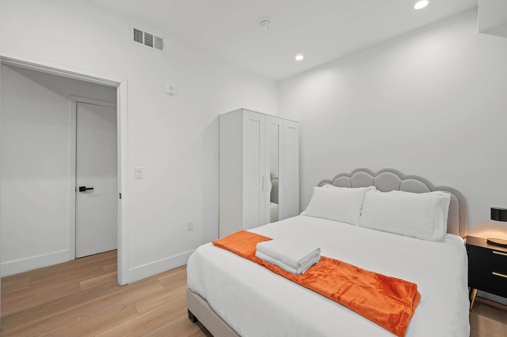 Not Affected by the Fire/modern 5BR Home With Parking, Near LA Attractions #4