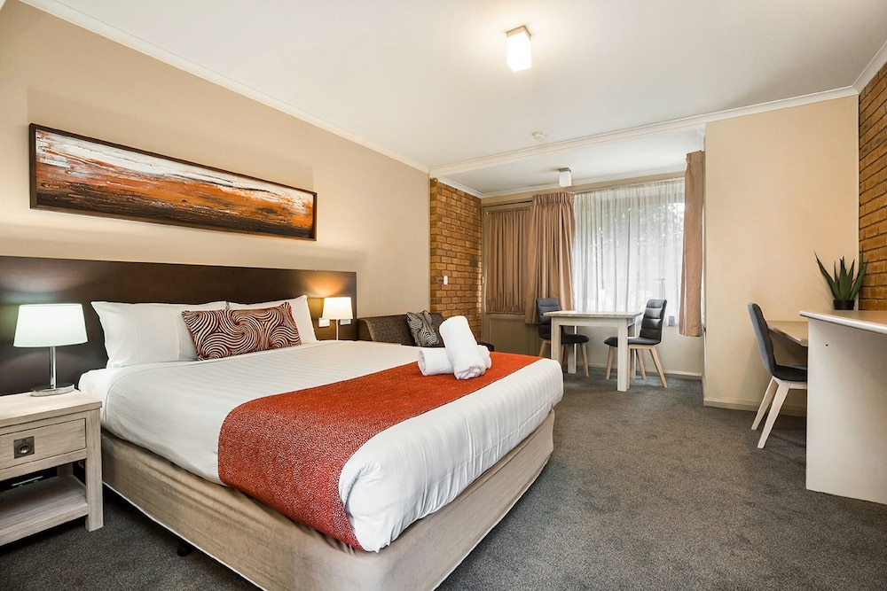 National Hotel Complex and Bendigo Central Apartments