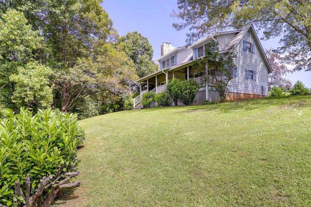 West Jefferson Riverfront Retreat w/ 2 Porches! view 2