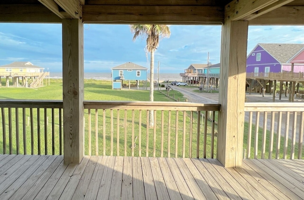 Abby Sands Castle 2 Bedroom Home by RedAwning