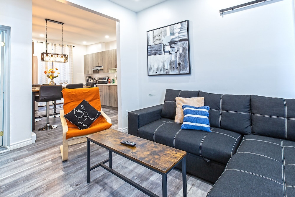 Lovely Condo near Dtown Montreal- 4404