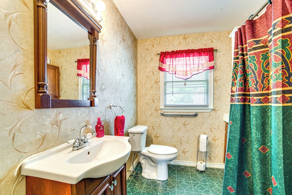 10 Mi to Lake Palestine: South Tyler Location!