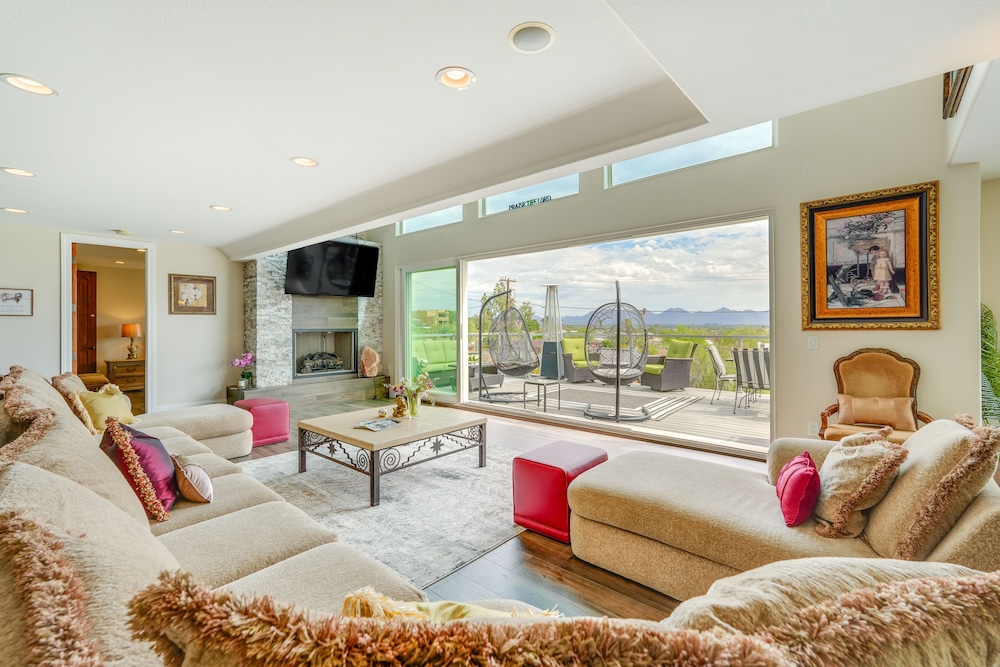 Spacious Arizona Escape - Pool, Hot Tub & Fire Pit