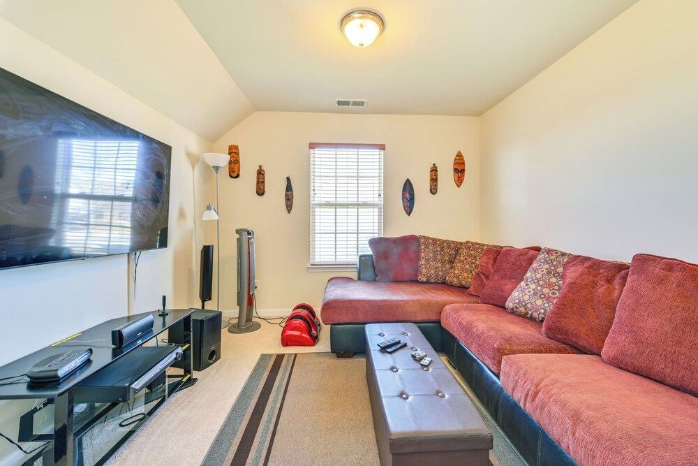 6 Mi to Charlotte Motor Speedway: Home w/ Fire Pit