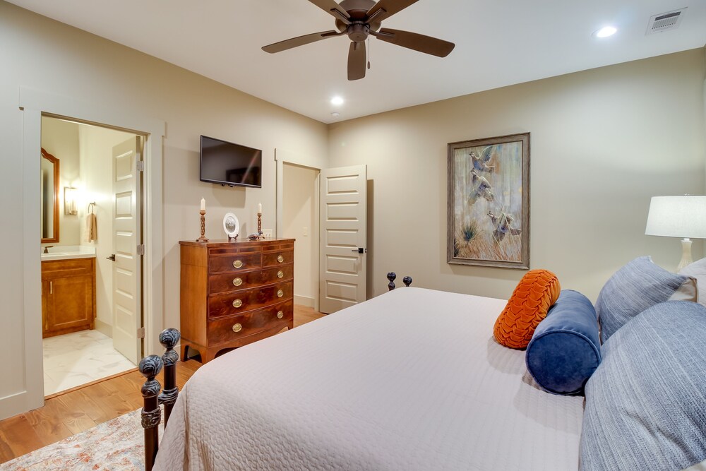 Spacious Midway Cottage w/ Porches, Near Hunting! view 4