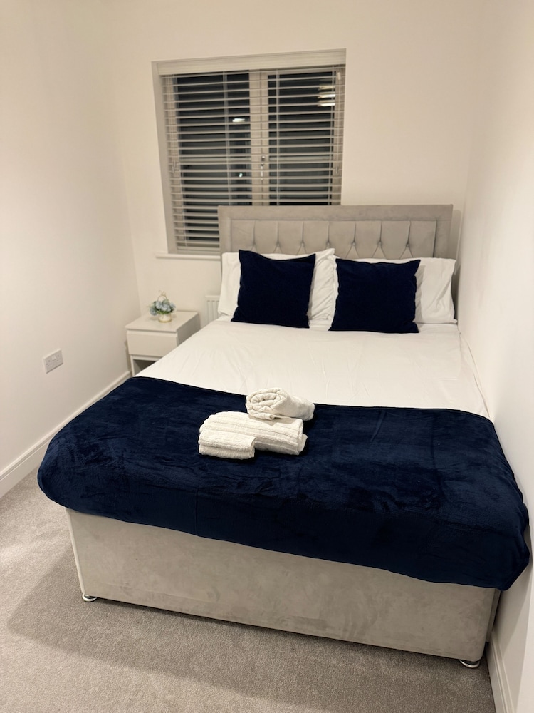 Luxurious Home Near Luton Airport. Suitable for Families and Contractors