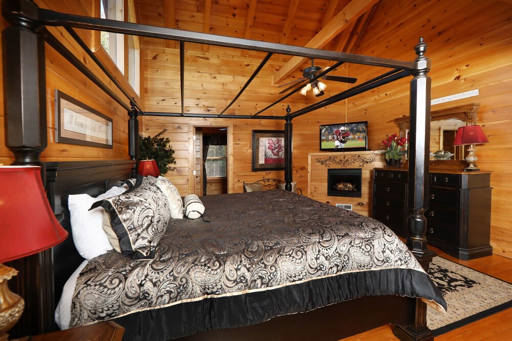 Blessed Nest - Four Bedroom Cabin view 3