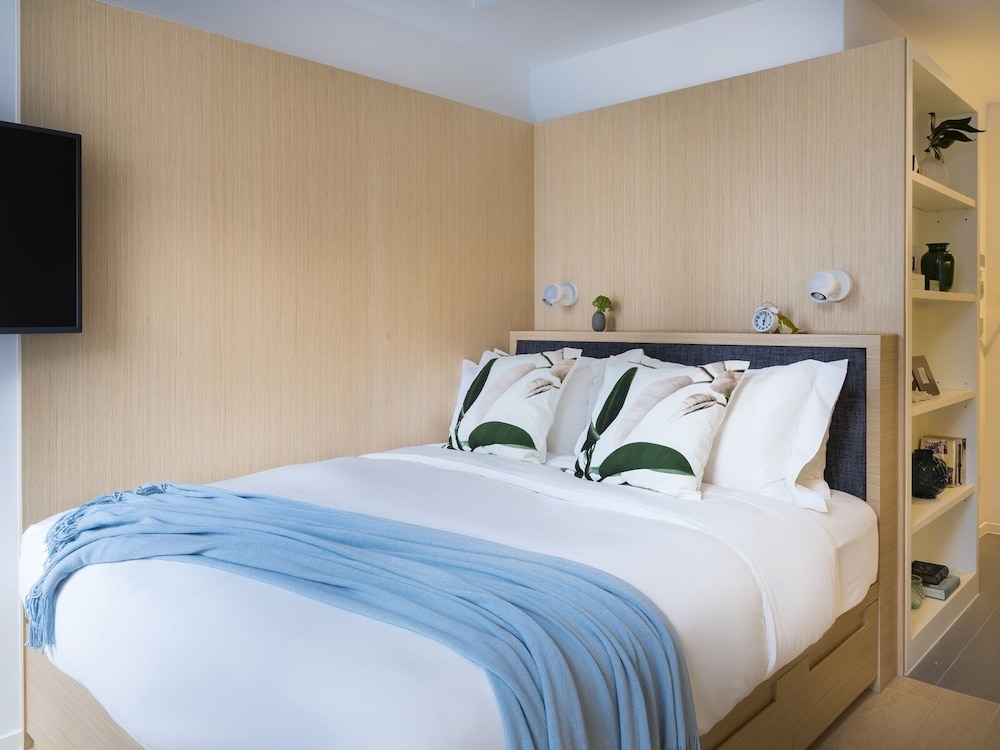 CHI Residences 138