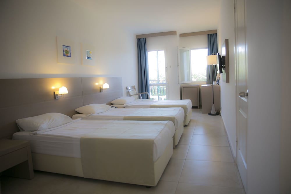 Bodrum Sea Side Beach Club Otel - Image 71