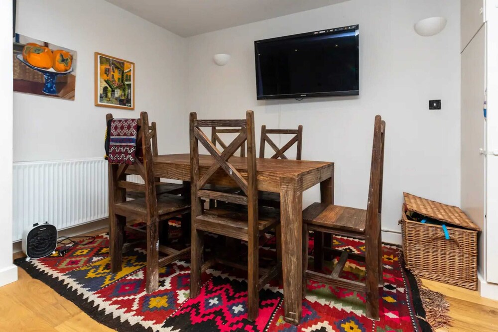 Snug 2BD Flat in Ladbroke Grove