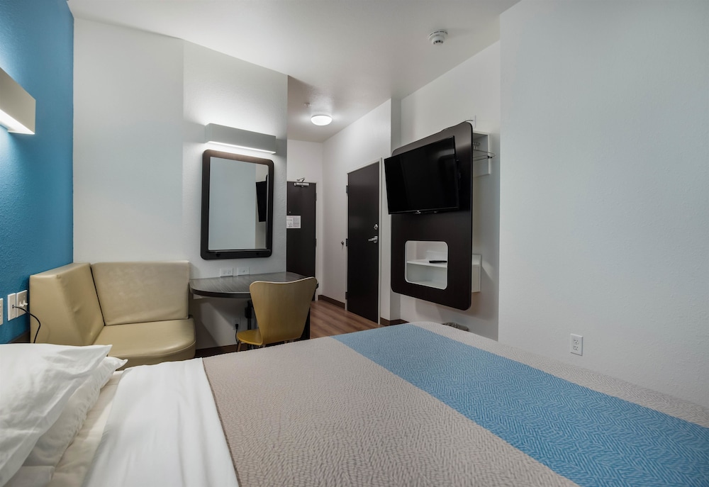Motel 6 Poplar Bluff, MO