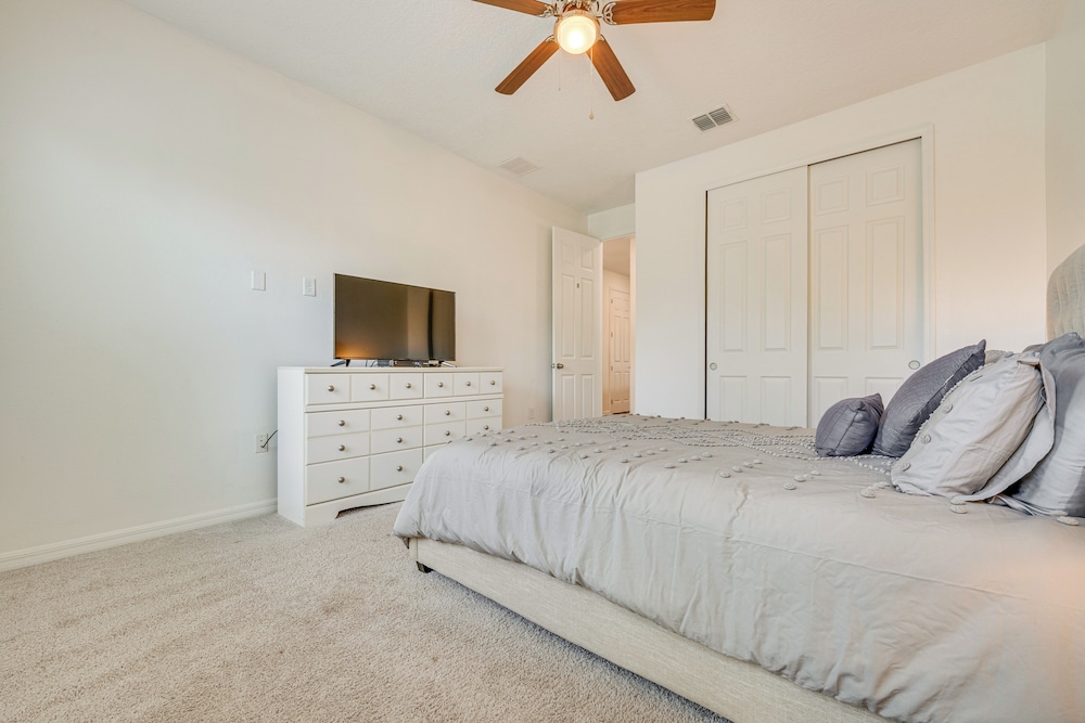 Home Near Theme Parks in Kissimmee: Family Perks!