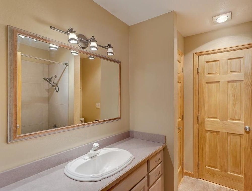 Longbranch 201 Condo with Pool & Hot Tub