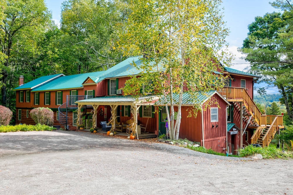 Hotel Timberholm Inn - Image 1