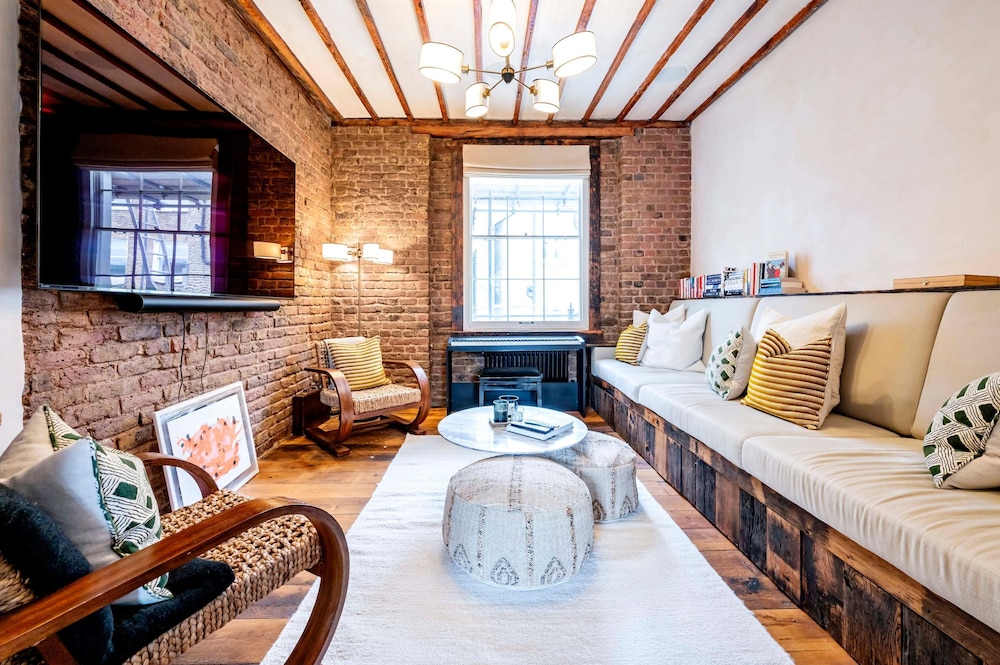 Long Term Stay- Notting Hill by Out of Office Lifestyle