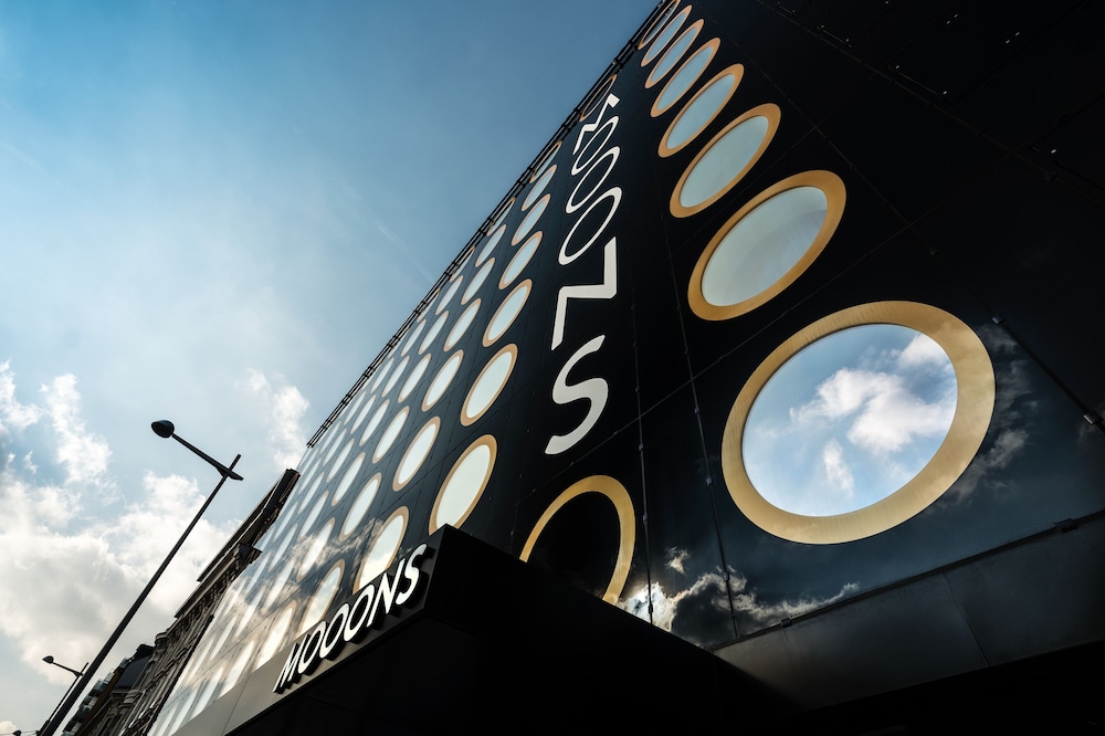 Hotel MOOONS - Image 1