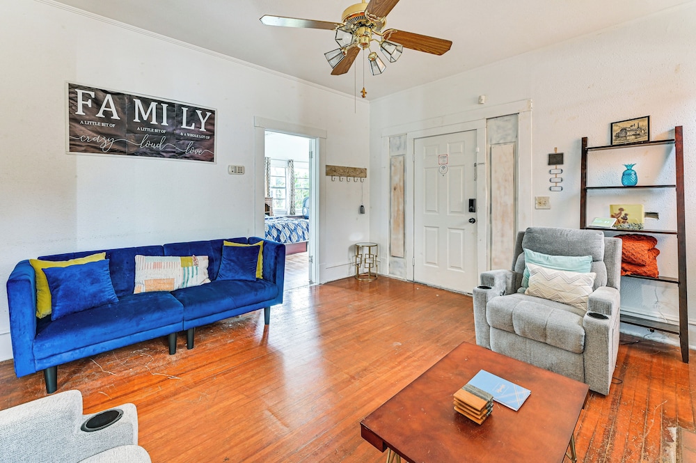 Home w/ Yard - Close to Hospitals, Dtwn Shreveport