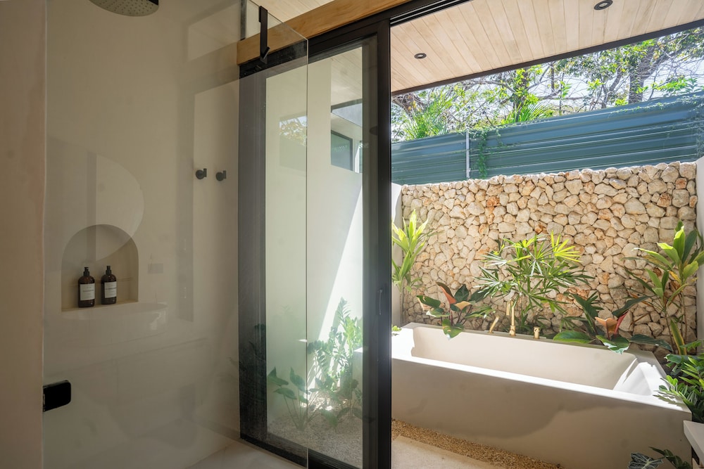 Casita Niaku by Wynwood House