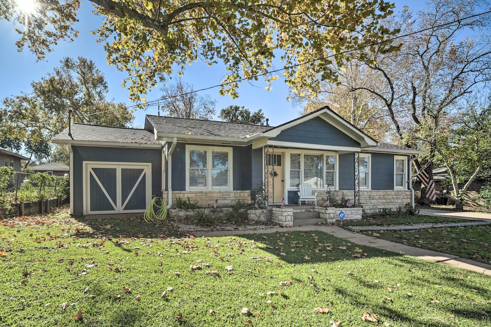 1 Mi to Dtwn: Family-friendly Brenham Bungalow! view 5