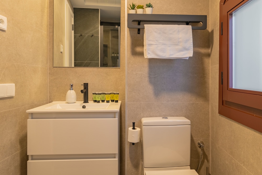 Feelathome Atarazanas Apartments 50