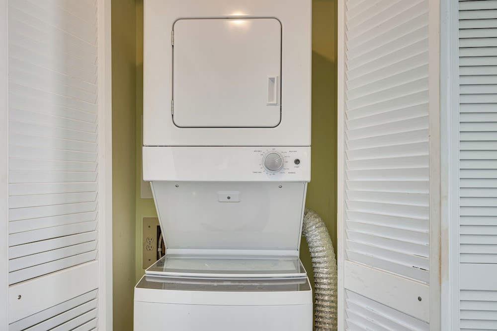 Walk to Beach: Emerald Isle Condo w/ Ocean View!