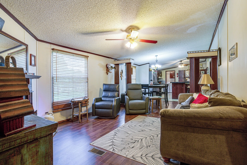 1 Mi to Lake Texoma: Peaceful Kingston Getaway