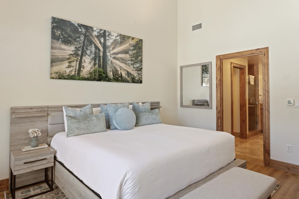 302 - Three Bedroom Shooting Star 3 Condo