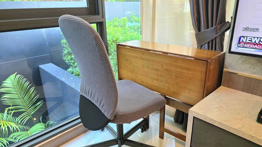 Room-a301- 1 Bedroom Corner Condo Forest