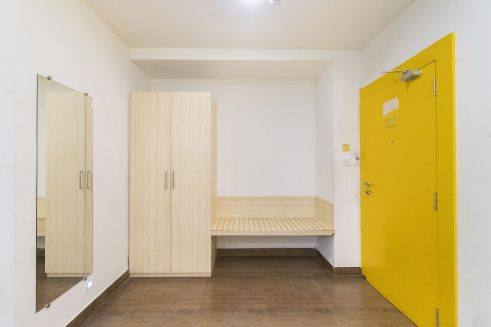 OYO 16340 Yellow Hotels