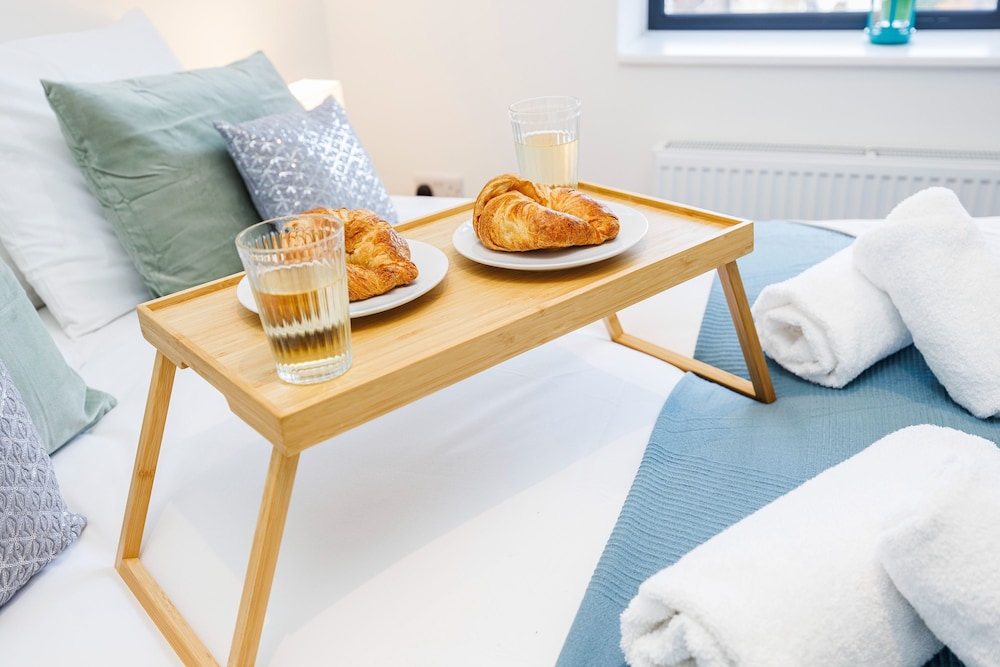 Modern 2 bed Flat in Town Centre - Free Wifi