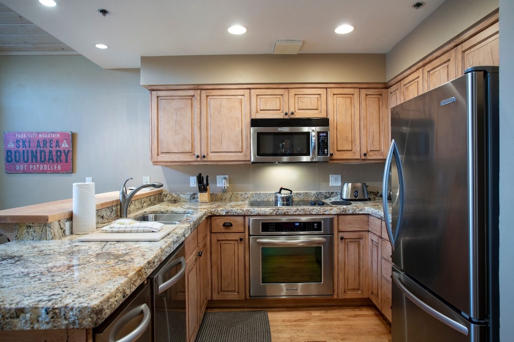 Royal Plaza at Deer Valley Resort - One Bedroom Condo #404 1 Condo