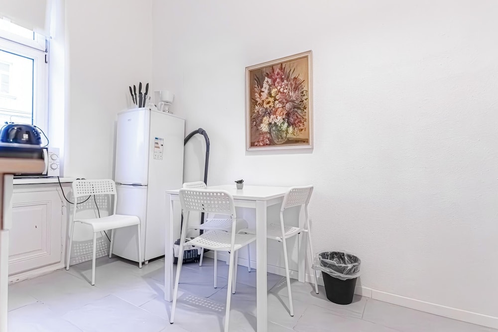 Elegant 1BR Apt Steps from Praterstern