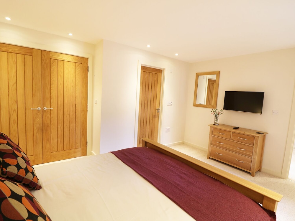 Newton Abbot Vacations - Old Armoury Barn - Property Image 3