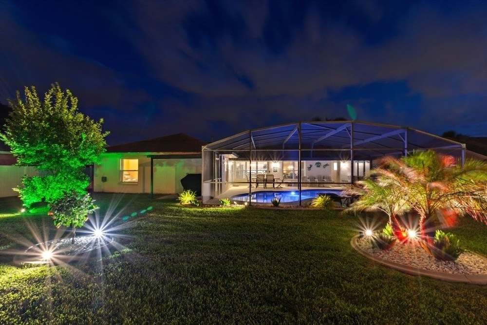 Relaxing Indian Ridge Home W/ Pool, Near Disney & More 4 Bedroom Villa