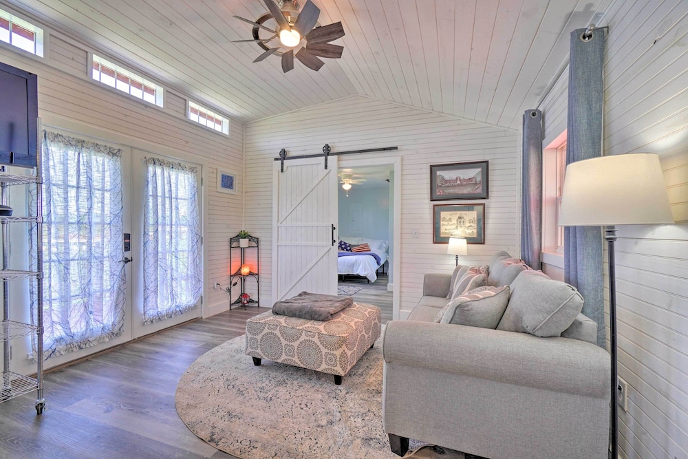 Sweetwater Vacations - Landscape Views: Sweetwater Country Cottage! - Property Image 2