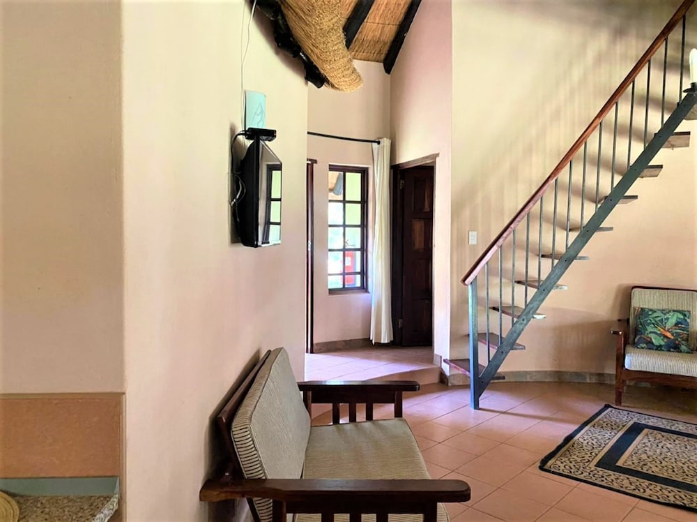 Family Lodge in Natural African Bush - 2113