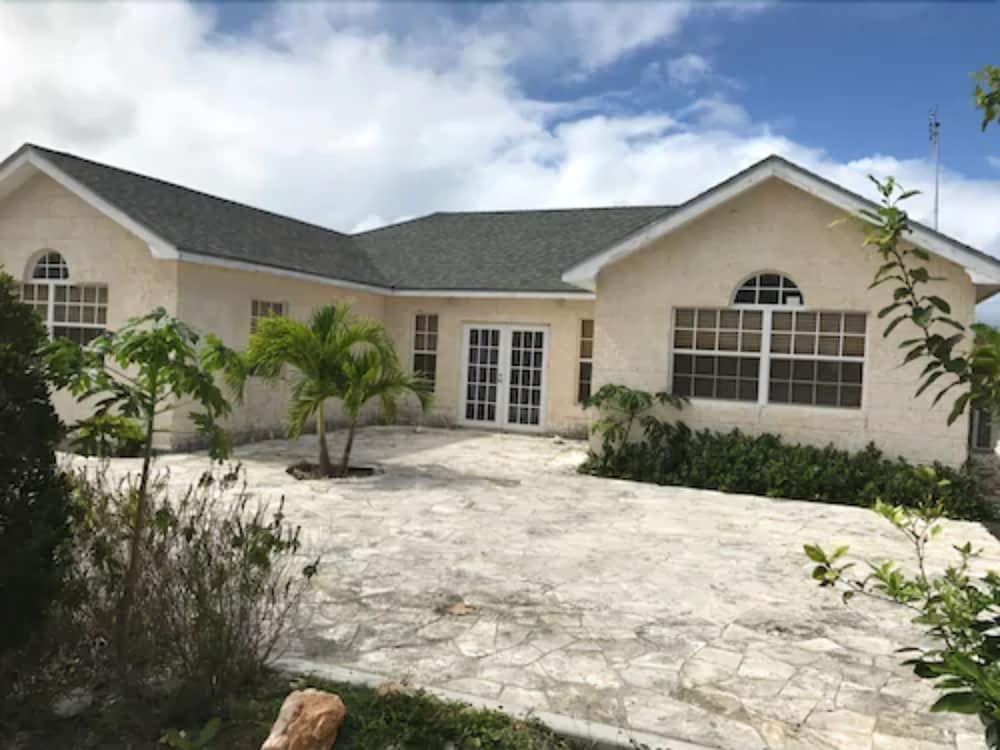 Hotel Caicos Cactus Residence - Image 1