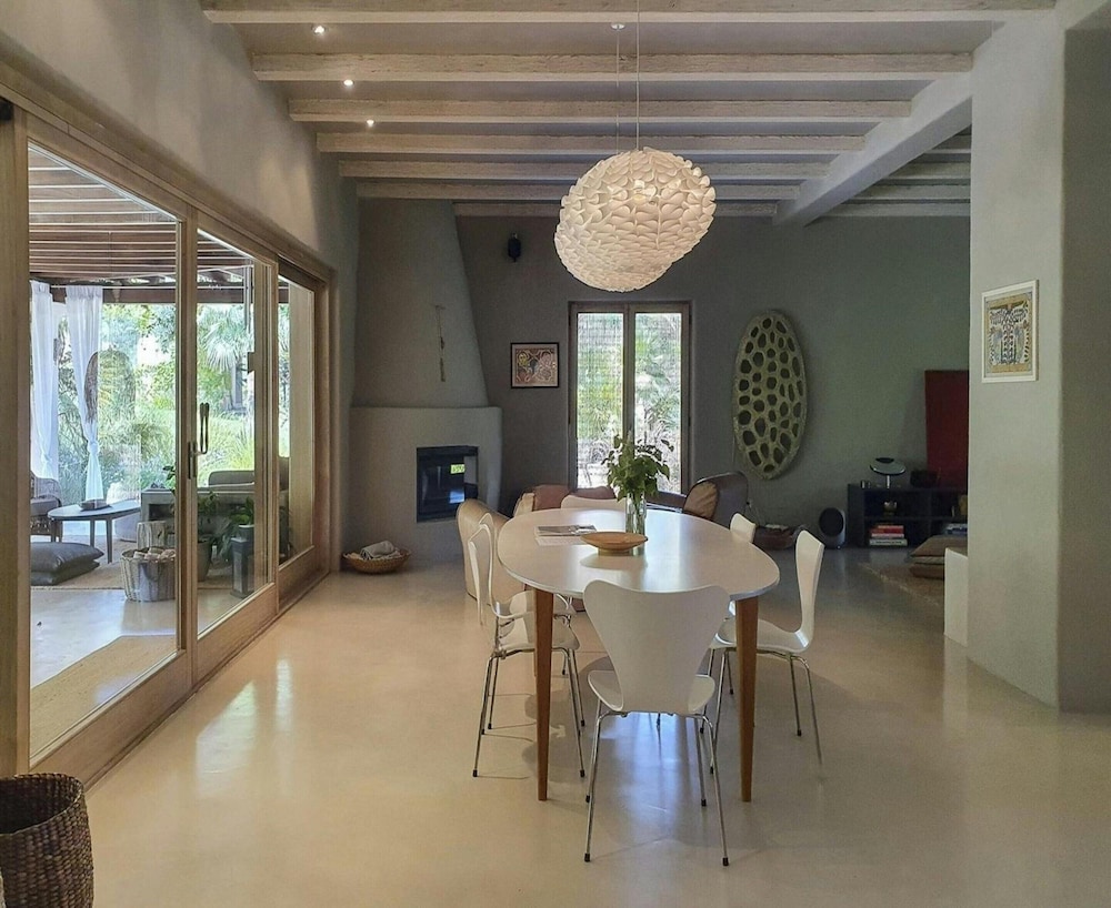Holiday Home With Wooden-beamed Patio