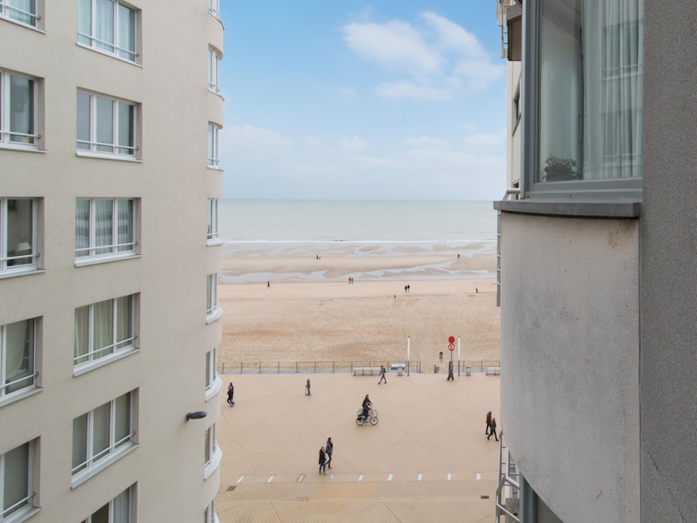 Apartment With Terrace and Side sea View