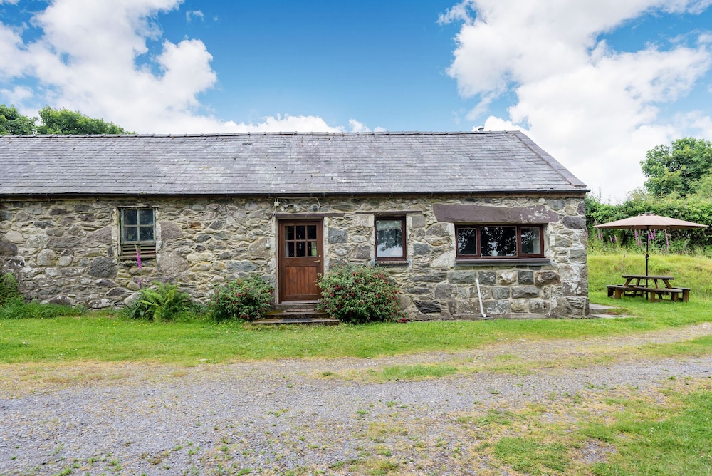 Caernarfon Vacations - Tryfan Cottage - Property Image 1