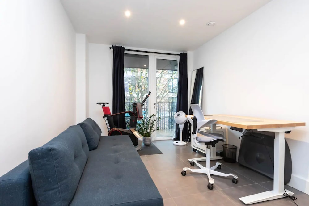 Modern Family Friendly 2 Bedroom Flat in Hackney Wick