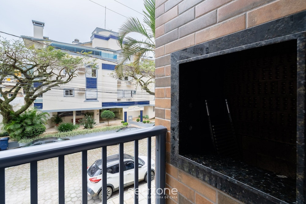 Ap w/ Barbecue and Pool 350m Jurere Beach Jpr201