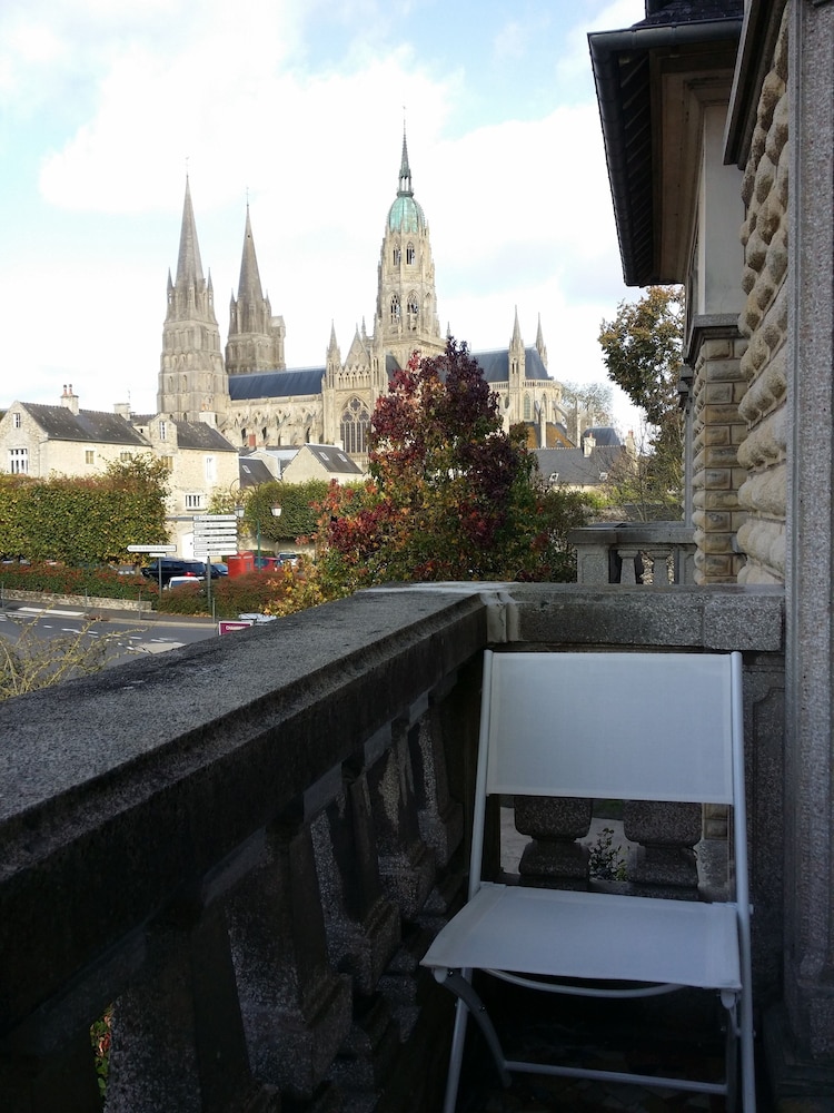 Castel Bayeux Guesthouse