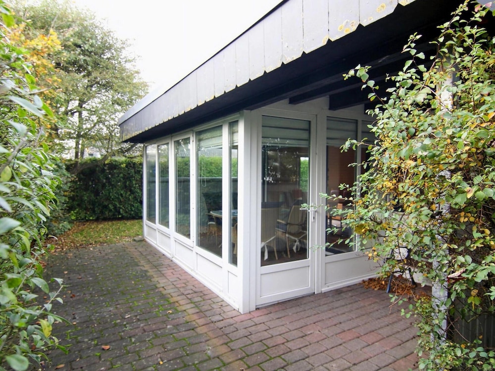 Bungalow in Warwerort Near Wadden Sea Park