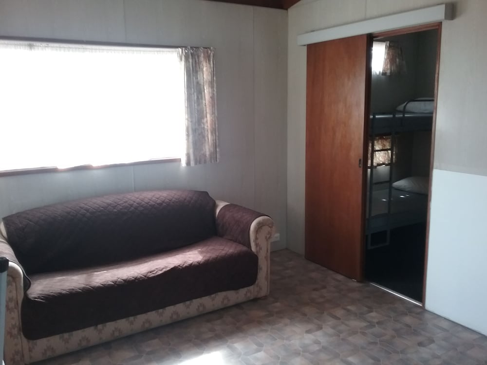 Lakes Caravilla Caravan Park