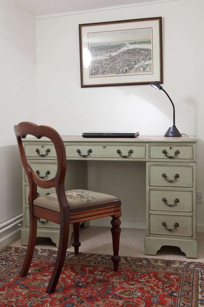 Sloane Gardens by Onefinestay