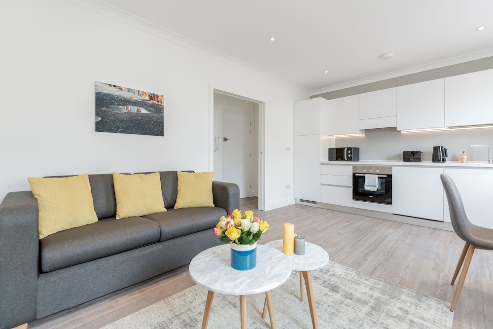Soho Apartments by BaseToGo