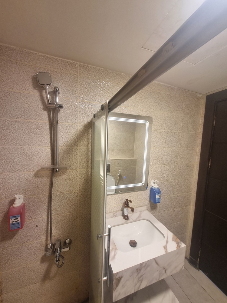 Charming Amman Apartment With Central Air-con & Street Parking