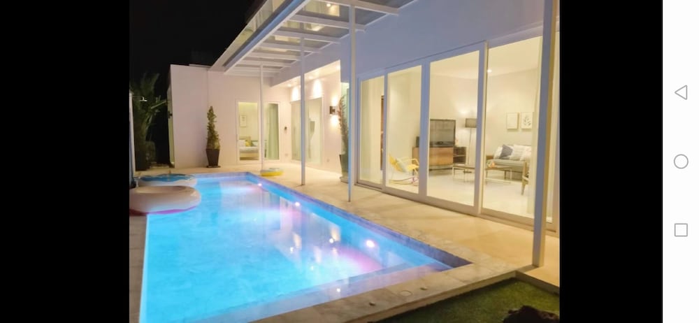 Mountain View Pool Villa in Kamala