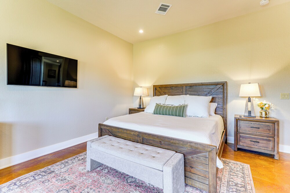 Spacious & Elegant Goldthwaite Escape on 72 Acres! view 3